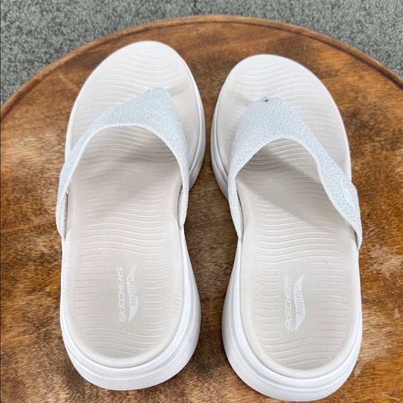 Skechers Sandals Wm 8 Thong Flip Flop Comfort Arch Fit Neutral Tan Beige - Picture 5 of 10